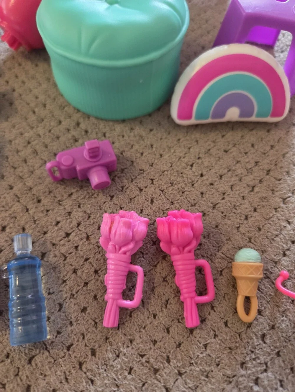 Barbie 29 piece lot of playset accessories for bathroom livingroom/dorm kitchen